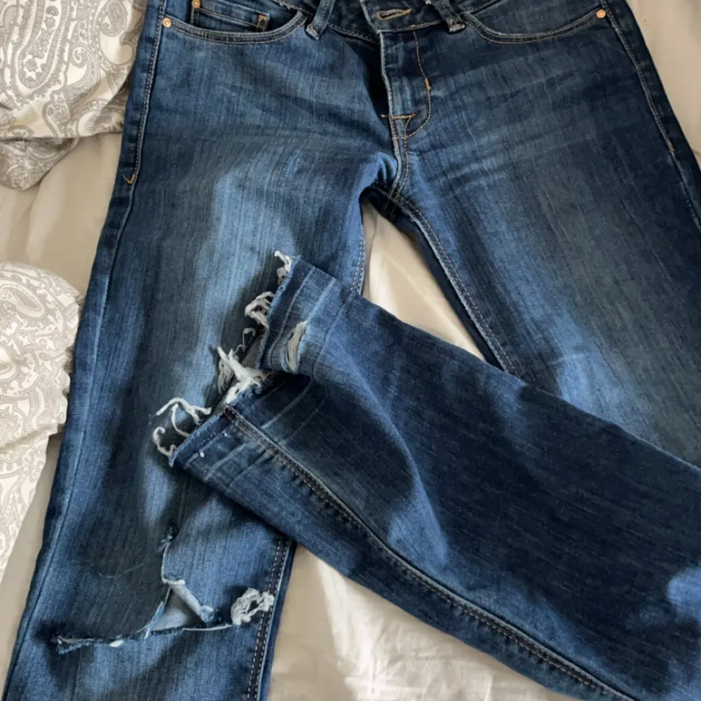 Säljer nu mina super fina jeans som är i bra skick, andvända få tal gånger!. Farkut & Housut.