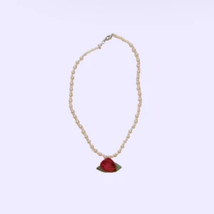 pärlhalsband med ros 🌹  - gulligt coquette pärlhalsband med en tygros som hänge🌹🦢🤍