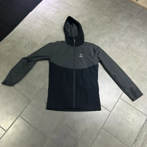 Haglöfs jacka - Använd 3 gånger, storlek S, top skick  Säker för 800kr