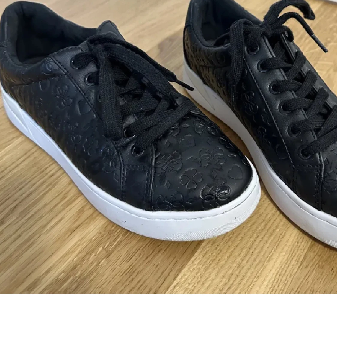 Guess skor, pris kan diskuteras 