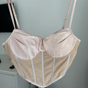 Topp - Knappt använd, storlek M 