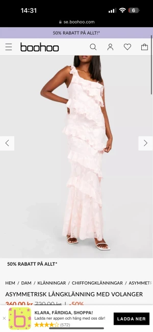 Boohoo balklänning - Balklönning som aldrig är använd. Säljs då jag missade returtiden och då jag kände att det inte var min stil💕💕💕prislapp kvar. Den ör mer rosa se bild 2/3