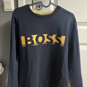 Säljer Hugo Boss tröja i St: S  Tröjan är använd få gånger och är i nyskick.