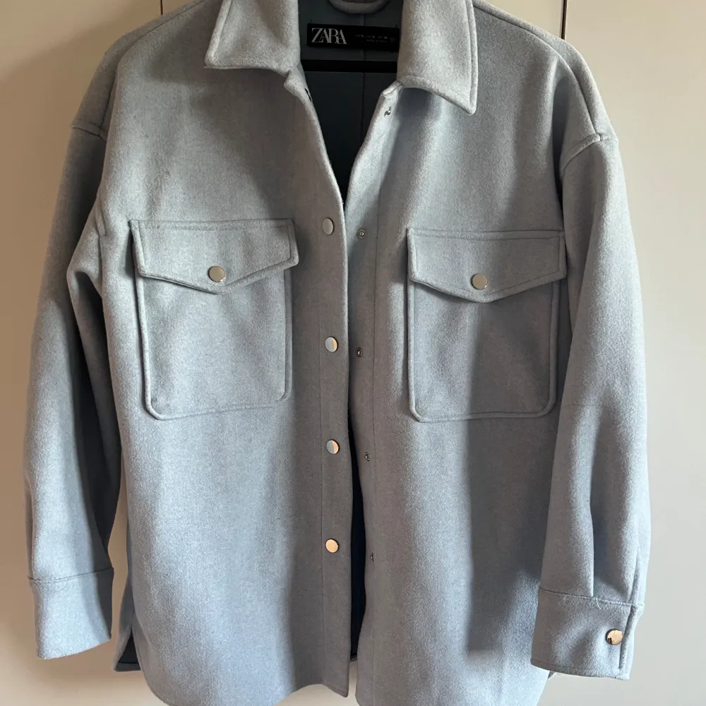 Fin overshirt jacket från zara. helt ny, aldrig använd💕. Jackor.