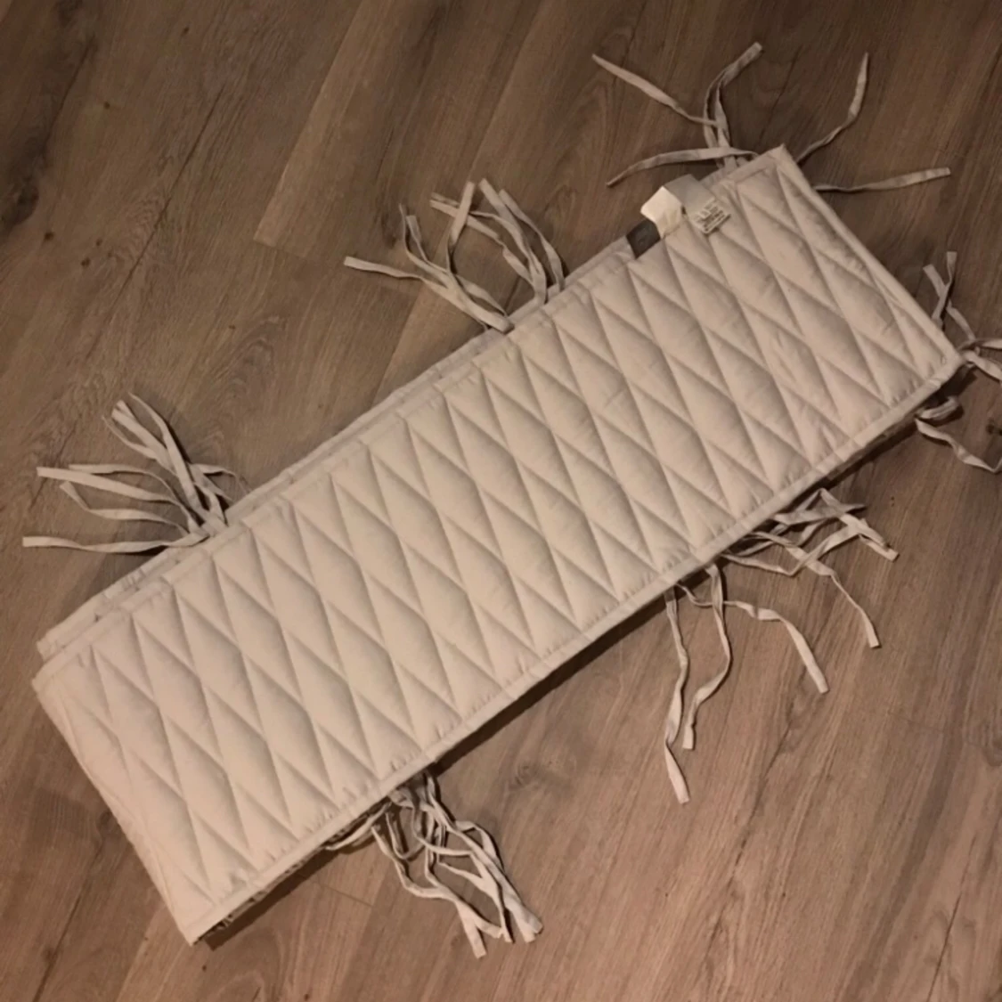 NYTT ljusgrått spjälskydd 