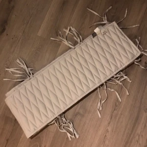 NYTT ljusgrått spjälskydd  - Helt nytt!!