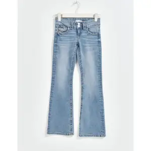 Ljusblå jeans från ginatrecot, storlek 158 helt nya använda en gång.