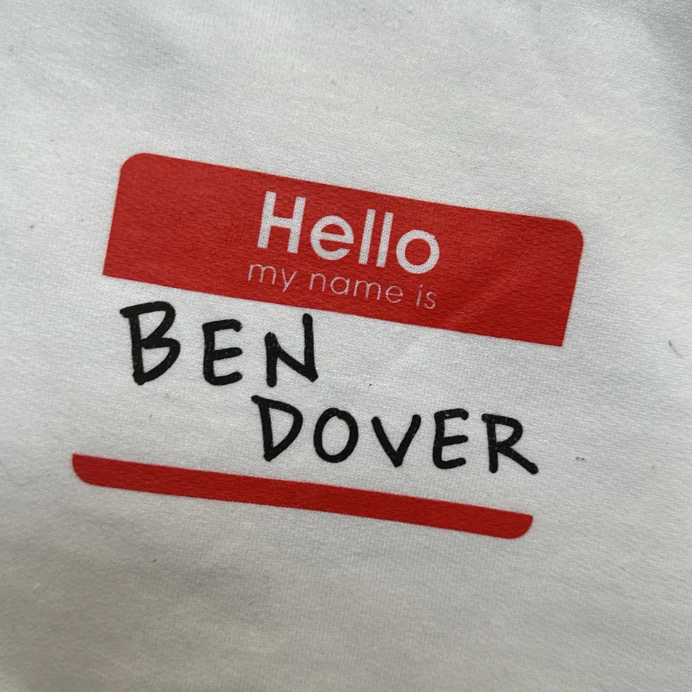 Baylen Levine Vit hoodie oanvänd. Ben Dover” ;). Hoodies.