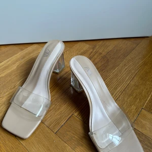 Klackar från Zara - Säljer nu mina gamla favoritklackar från Zara. Super bekväma och fortfarande mycket kvar att ge. Köpta för 600kr