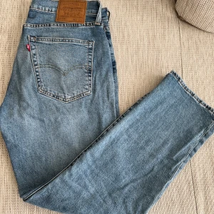 Levis 514  - Levis 514  Storlek 32 i midjan och 30 i längd 