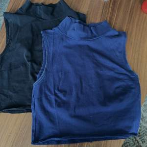 2 st Croppade tröjor från Ginatricot. En i svart och en i mörkblå/marinblå. Båda är i storlek xs och är i använt skick