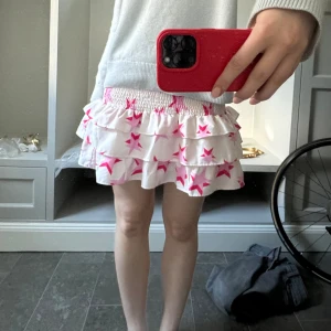 Söt stjärnkjol  - Har varit en stor favorit! Stolek xs men passar xs-m💕