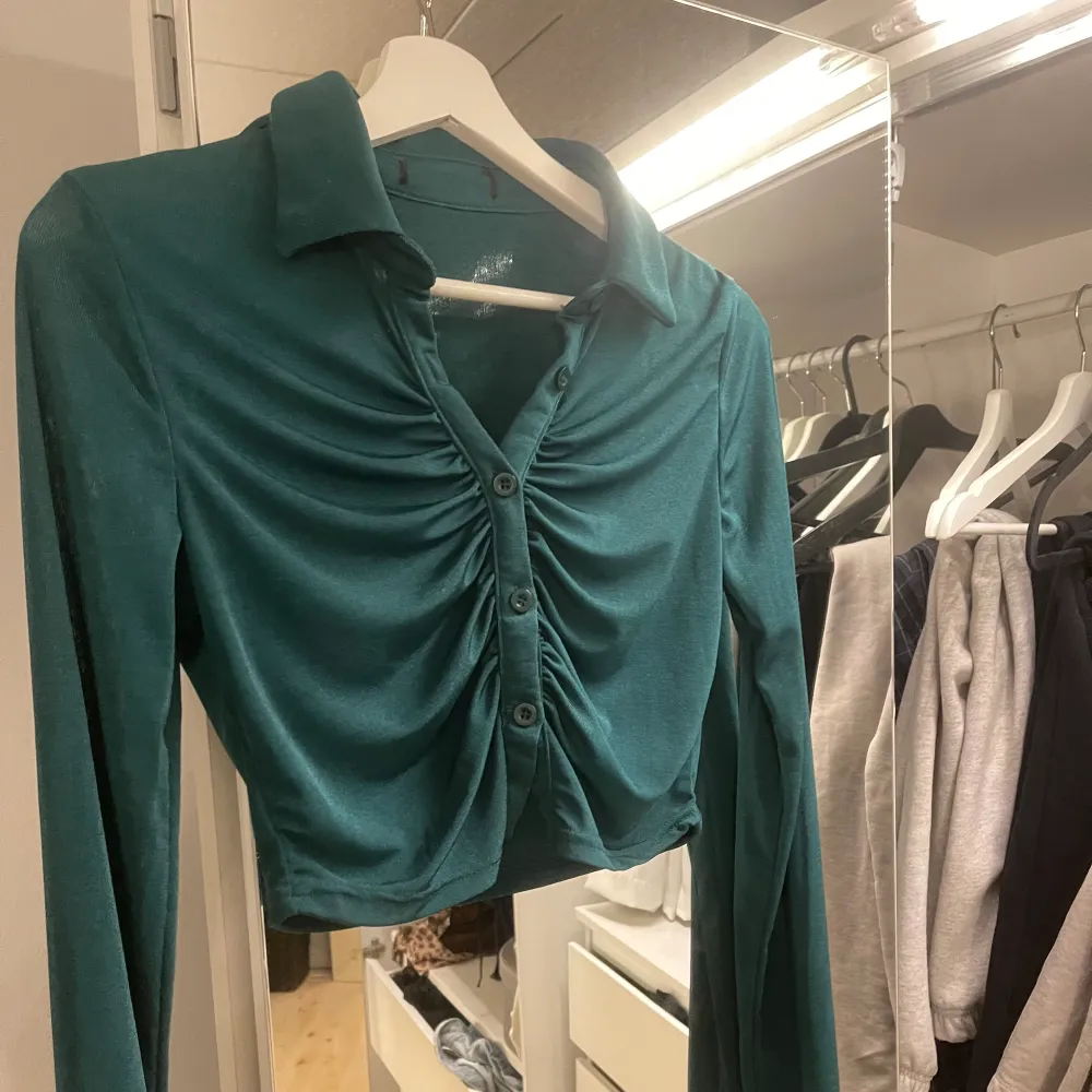 Superfin grön tröja! Säljer då den inte kommer till användning längre❣️stl S . Tröjor & Koftor.