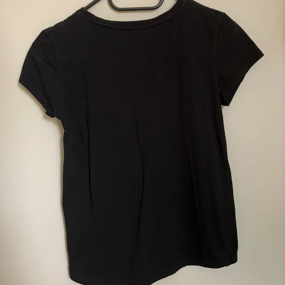 Änkel svart T-shirt  som passar med allt - 92