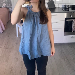 Tröja från HM - Säljer denna grå blåa tröja från H&M! Den är i bra skick. 