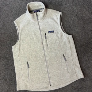 Patagonia väst - En få använd patagonia väst i Medium. Jag kan gå ned i pris vid snabb affär!