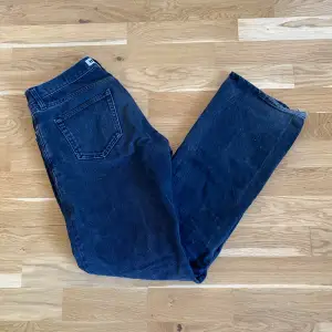 ”Hope rush jeans” *Lite slitna ner till annars bra skick! *Size 30  
