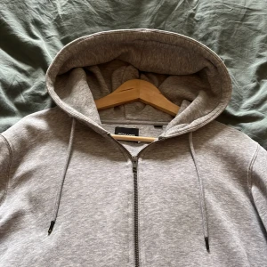 Jack & Jones zip hoodie - Jack & Jones hoodie storlek m använda ej inga dekaler
