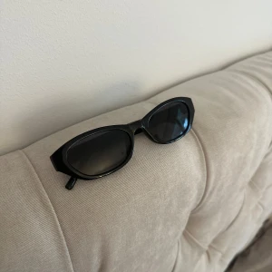 solglasögon  - solglasögon från bikbok, nyskick! 