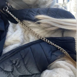 Väst - Svart väst i storlek S, fint skick💗