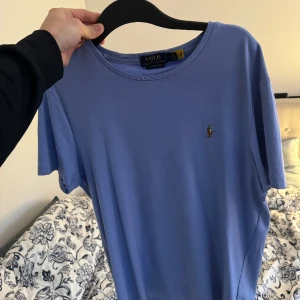 Ralph Lauren T-shirt  - Skick: Knappt använd  St M