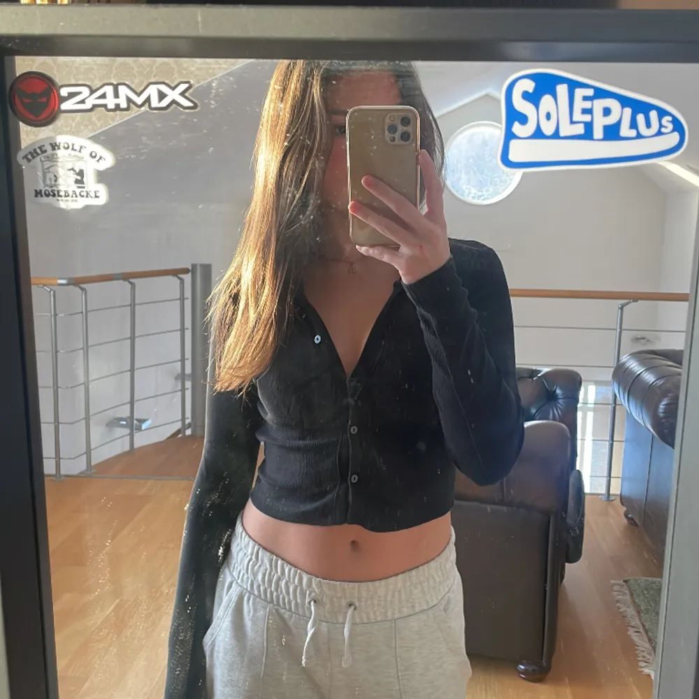 Superfin tröja från zara köpt för två årsedan, kommer tyvärr inte till användning . Puserot.