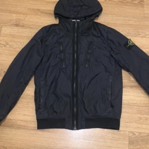 Stone island jacka  - Storleken M   