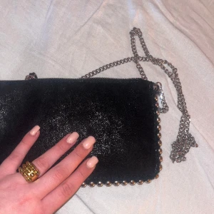 Zara väska - Jättefin väska ifrån zara, kommer ej till användning:/