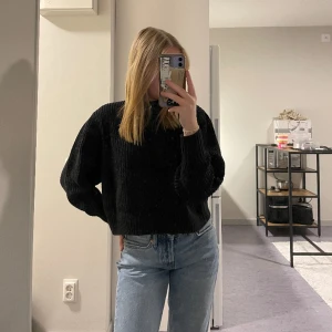 Svart stickad tröja - Svart stickad tröja från Monki i storlek XS