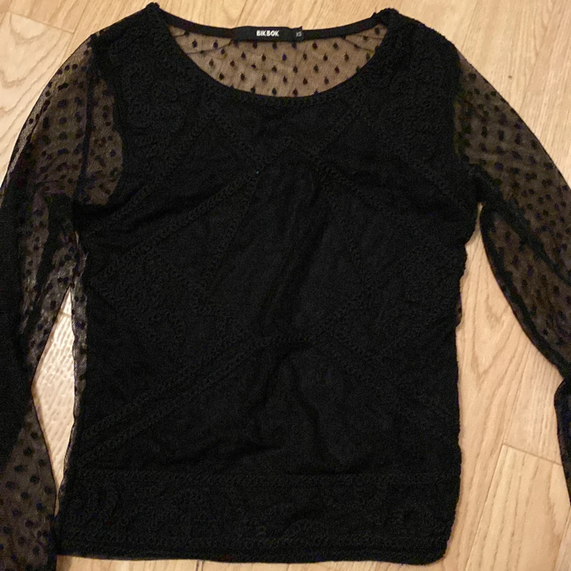 Lång ärmad svart tröja