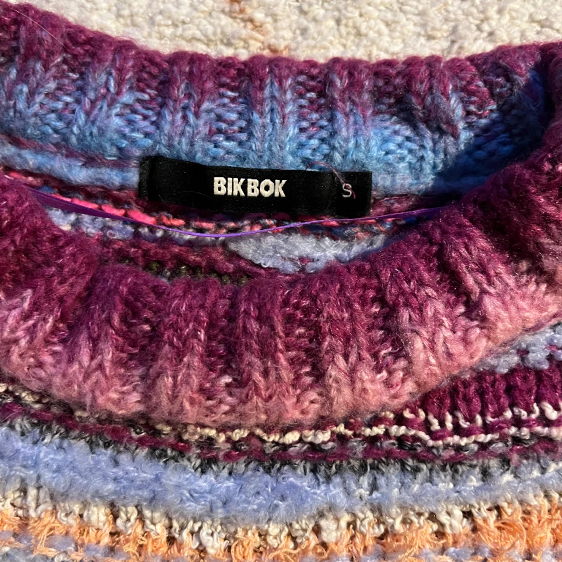 Stickad tröja från BikBok - 90