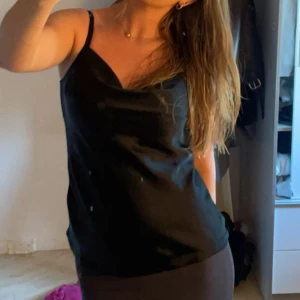 Satin linne - Satin linne ifrån Zalando, stl M, 80 plus frakt⭐️