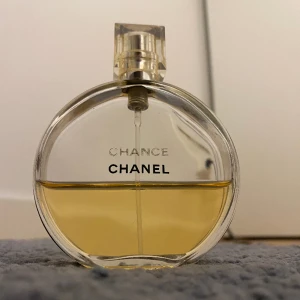 Chanel Chance  - Säljer då jag aldrig använt den, fick den av en släkting som inte längre ville ha den. Nypris: varierar men kring 1100-1400 kanske