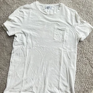 Dondup tshirt  - T-shirt från dondup! Nypris: 1800kr köpt på unitedfashion i Göteborg! Storlek: S
