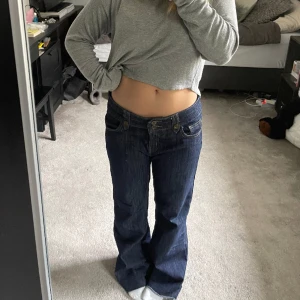 Vintage Jeans 🌟 - Säljer dessa då de är lite förstora för min smak  Innerben: 73cm Midja: 41cm