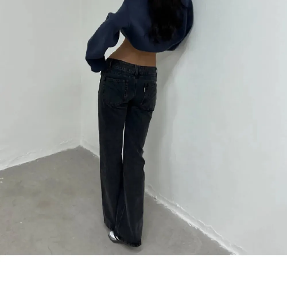 Alobha Gråa jeans i storlek S (regular), helt oanvänd med prislappen kvar (köpte för 999kr) 💘💘. Jeans & Byxor.