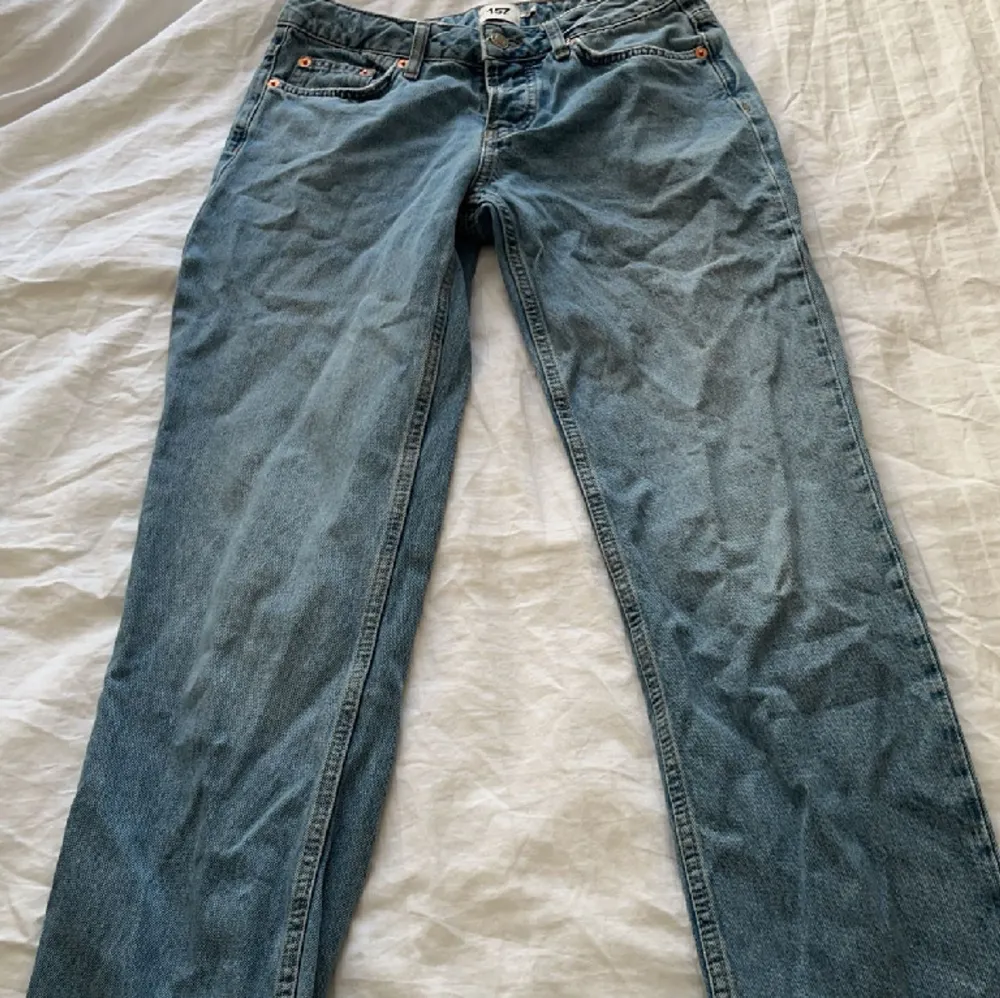 Blåa jeans från lager⭐️ Sparsamt använda så rätt så bra skick💕nypris 400kr💕. Jeans & Byxor.