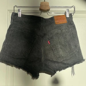 Levis shorts - 501 Levis shorts i nyskick! Storlek w25💕