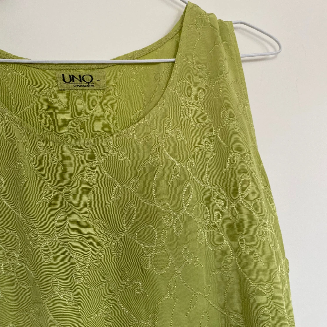 Tunn klänning med slits