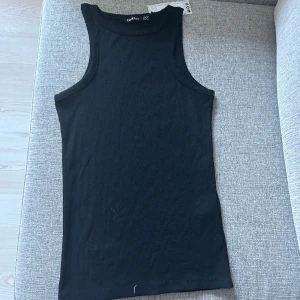 Linne svart  - Ett linne från booho i storlek 36/S. Har aldrig kommit till användning. Prislappen sitter kvar på plagget.💕😊😊