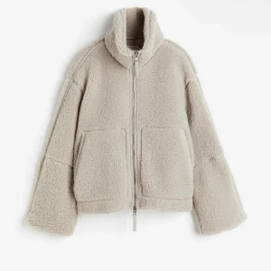 Teddy jacka - Jättefin Teddy jacka i färgen beige💕