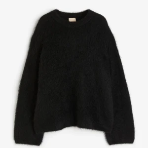 Söker!! - Söker denna hm mohair tröja i antingen storlek S eller M. Kan betala bra. Skriv gärna om ni har en!☝🏼❤️