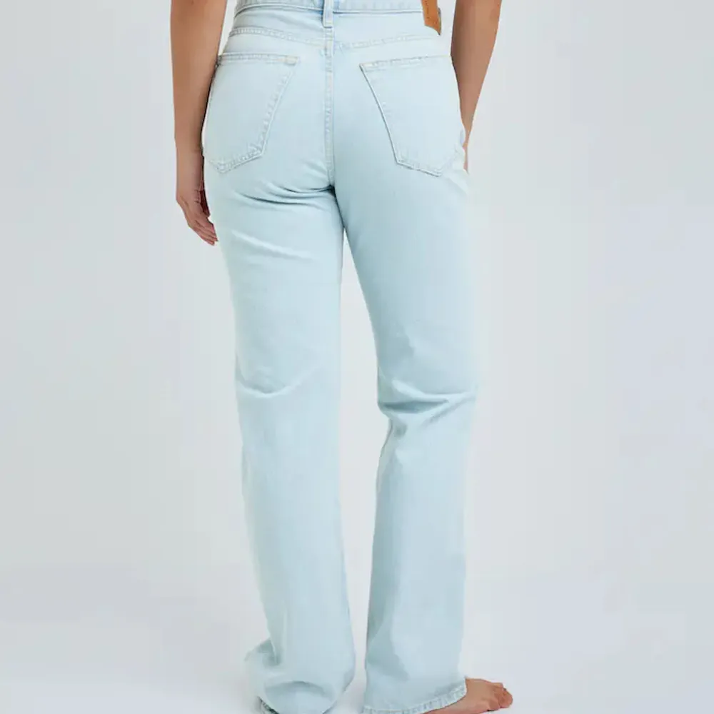 Säljer mina low straight jeans från bikbok. använda men i fint skick, nypris: 699kr. skriv privat för fler bilder eller frågor 💘. Jeans & Byxor.