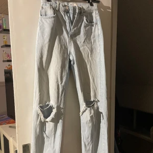 Ljusblå jeans  - Jätte fina ljusblå jeans men för små för mig 