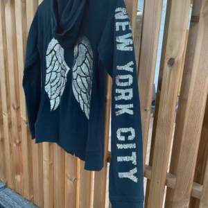 Svart Angel Wings hoodie från Victoria’s Secret i storlek XS. Mycket fint skick! 