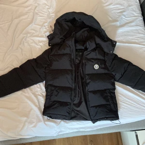 trapstar jacka - Nyskick, pris kan diskuteras! OBS: Tveka inte på att ställa frågor