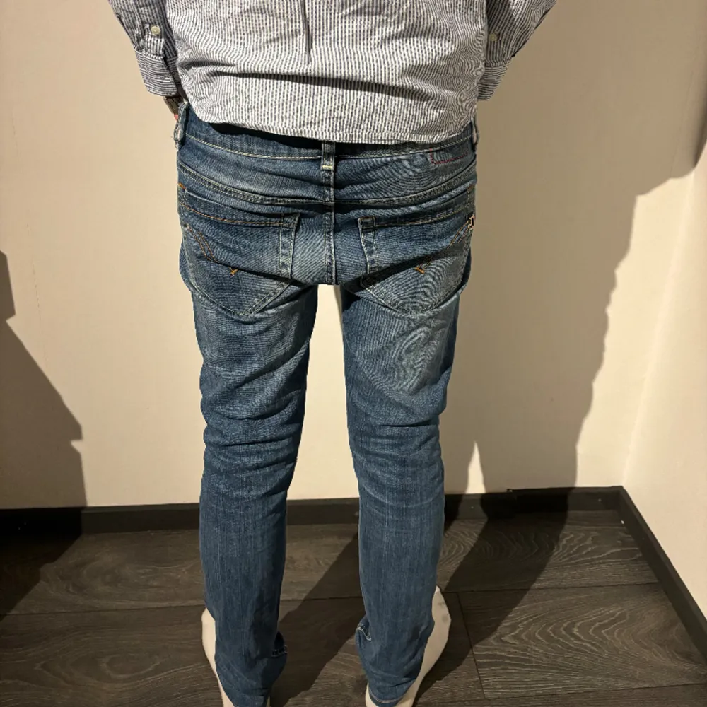 Tjena säljer nu mina sjukt snygga jeans ifrån Dondup. Jeansen är i storlek 30. Jeansen är i riktigt bra skick 9/10. Har ni frågor eller funderingar hör av er!.. Jeans & Byxor.