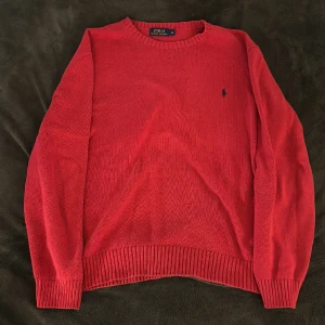 Ralph Lauren sweater - Jätte snygg ralph lauren sweatshirt som jag aldrig använder längre utan några fel på den! Tveka inte att skriva om ni har några ytterligare frågor!!