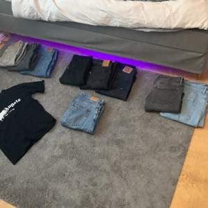 Kom pm om du vill köpa nåt av plaggen billigt Levis, jack&jones, weekday, tommyhilfinger & hm