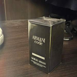 En armani code EDT i 60ml som jag inte öppnat än då jag har en till 50ml som jag använder i nuläget 